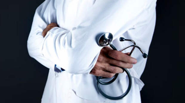 Врач в халате со стетоскопом / Фо то: unsplash.com