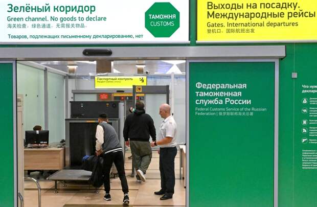 Иностранец попытался вывезти из России ценный столетний самовар и попался таможенникам