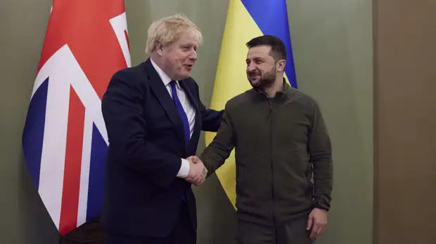 Inews: украинская поездка Джонсона в образе Черчилля вызвала разочарование в Британии