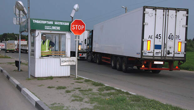 На таможенно-пропускном пункте Красное на границе с Белоруссией. Архивное фото