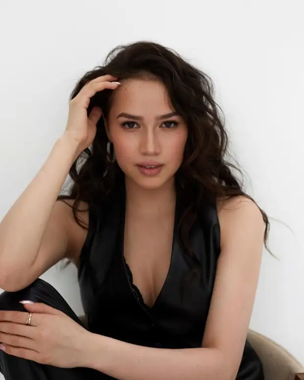 Алина Загитова показала фото без макияжа