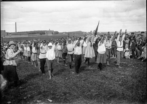Пионеры выполняют упражнения, 1925 год большевики, галич, история, пионеры, ссср, фото