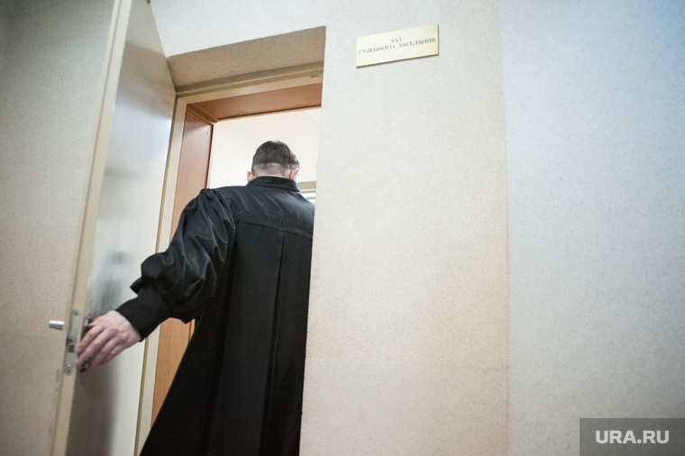 В России стали сажать судей. Это уже не намёк. Это сигнал