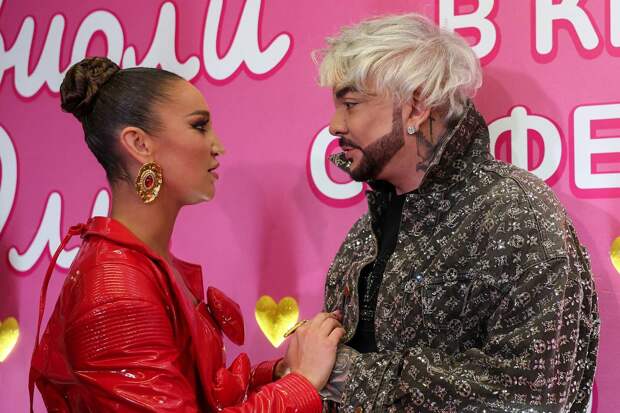 Бузова поцеловалась с Киркоровым на премьере фильма