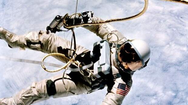 Что не так с первым выходом астронавта NASA в открытый космос? Или почему аппарат Джемини-4 - не космический корабль