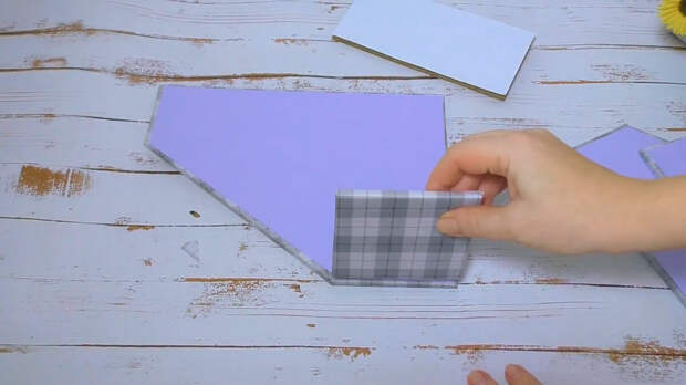 Применила упаковочную бумагу и старый гофрированный картон. чтобы сделать функциональные органайзеры для дома.