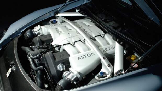 Aston Martin V12 Vantage двигатель, капот, мотор, суперкар