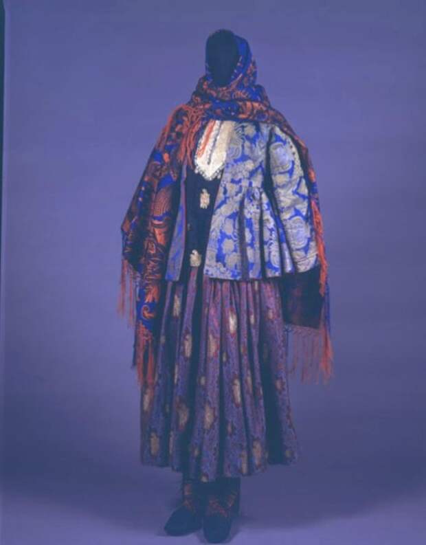 Костюм азербайджанской женщины. | Фото: kavkaz-costume.blogspot.ru.