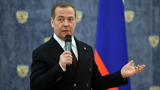 Медведев: Россия проходит через непростые испытания, давая отпор циничному врагу