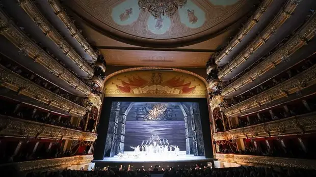 Российские театры поддержали патриотическую акцию «Открытый занавес»