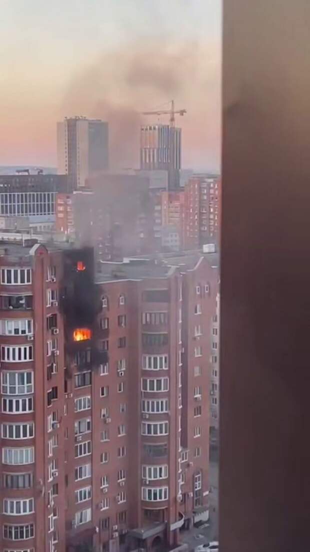 Срочно, атакована Уфа! Горит многоэтажка, пожар на территории промзоны