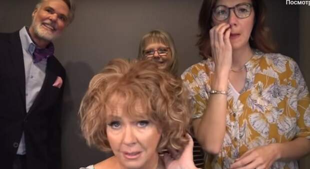 На 60-летие матери дочь отвела ее к стилисту и подарила ей волшебное преображение: фото