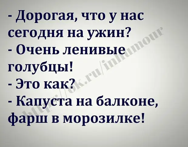 девушка задумалась. задумала сюрприз. одела школьную форму для мужа. девочка открывать коробки. женщина с вопросительным знаком.