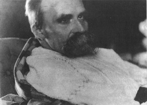 Фридрих Ницше - автор идеи сверхчеловека. Фридрих Ницше - автор идеи сверхчеловека.