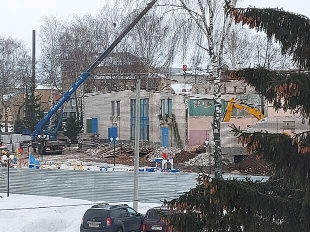 Несмотря на морозную погоду работы по реконструкции дома культуры в Княгинине идут по графику