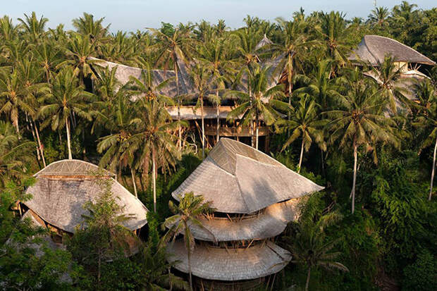 Невероятные бамбуковые дома на Бали