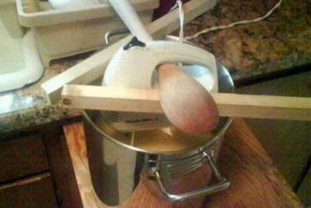 Мужчина на кухне. Мужчина на кухне.