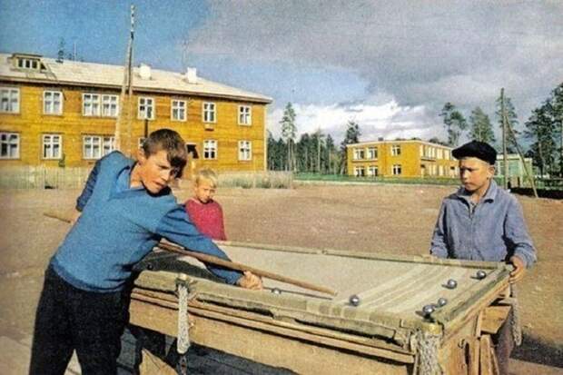 Суровый советский бильярд. Суровый советский бильярд.