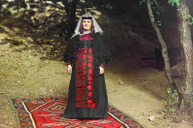 Женщина-грузинка. Прокудин-Горский С.М., 1905-1915 гг. | Фото: kavkaz-costume.blogspot.ru. Женщина-грузинка. Прокудин-Горский С.М., 1905-1915 гг. | Фото: kavkaz-costume.blogspot.ru.