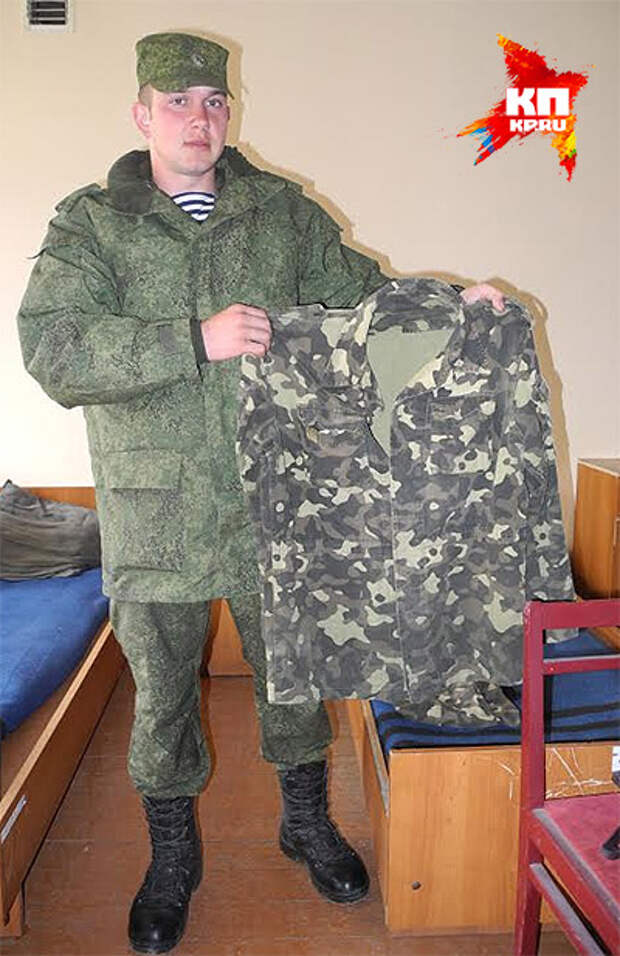 Военные, изъявившие желание продолжать службу уже в российской армии, демонстрируют форму 779307.jpg