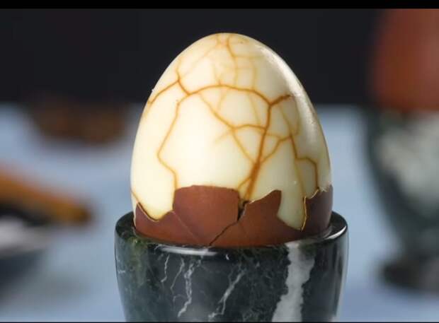 Мраморное яйцо имеет необычный вид и интересный и вкус. Мраморное яйцо имеет необычный вид и интересный и вкус.