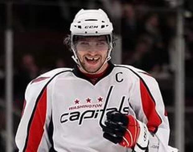 «В голове моей опилки - да, да, да». Шумелки, пыхтелки и сопелки американских фанатов, шокированных участием Овечкина в футбольном матче в России