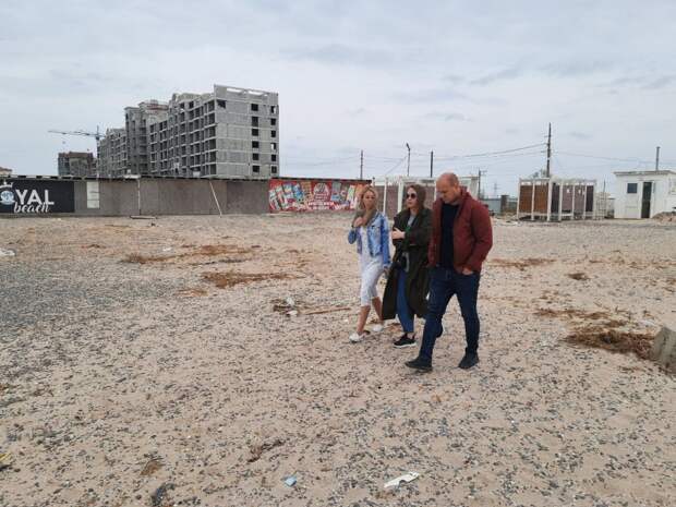 Большинство пляжей в Евпатории не успели убрать в срок