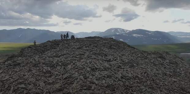 Члены экспедиции на вершине. Скрин из видео.