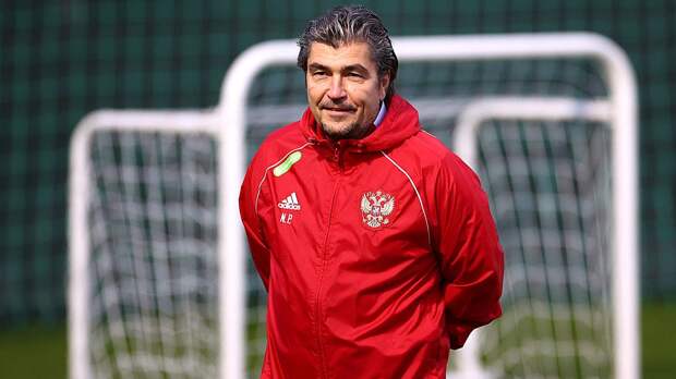 Тренер сборной России назвал россиян, способных заиграть в «Манчестер Юнайтед»: «А почему нет?»