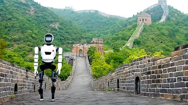 Двуногий робот впервые покорил Великую Китайскую стену