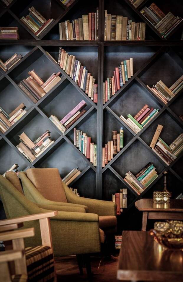 Книги в интерьере