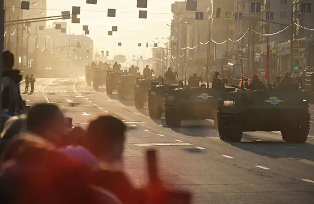 В Москве репетируют парад к 9 Мая, часть улиц перекрыта