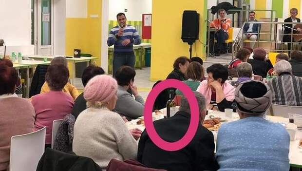 На Украине чиновники попались на пьянке в школе