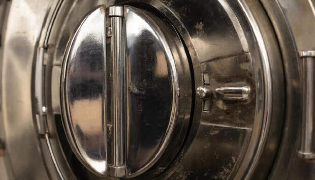 Узнала код и обокрала сейф: в Москве задержали сотрудницу стоматологии