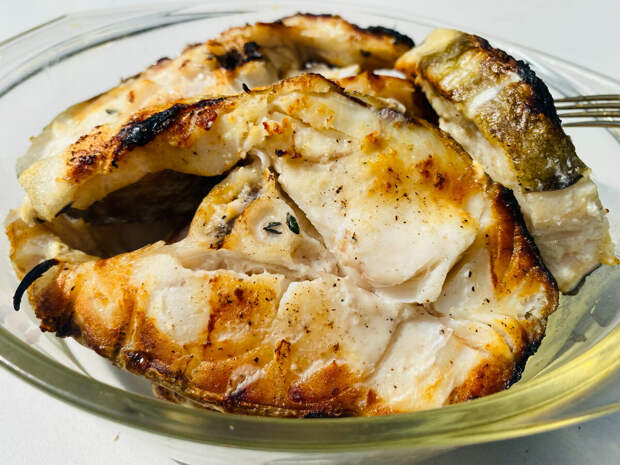 Решили отправиться на дачу и приготовить что-то вкусное на мангале помимо шашлыка. Жена возжелала какую-нибудь белую рыбу, и я решил взять треску.-7