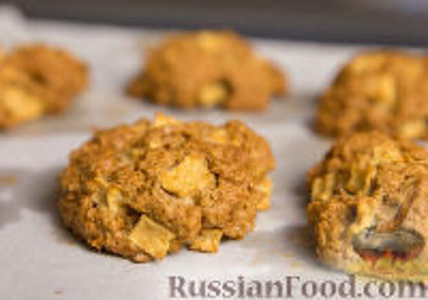 Фото к рецепту: Овсяное печенье с яблоками