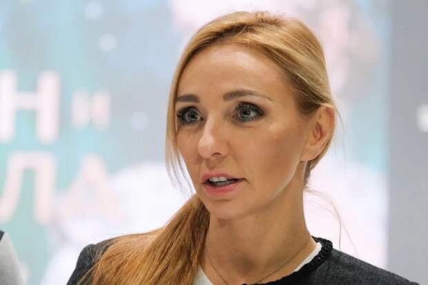 Навка напомнила о деревянной свадьбе с пресс-секретарём Путина (ФОТО)