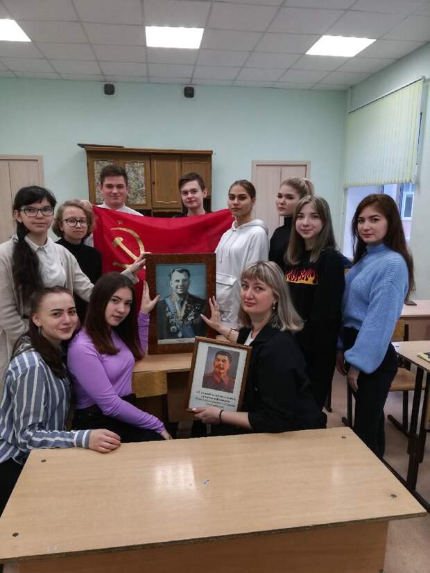 «Отличный учитель и без техники проведет такой урок, что даже стены будут слушать!» Самый популярный учитель истории в Инстаграме Надежда Доронина — о школе, учениках и истории без политики