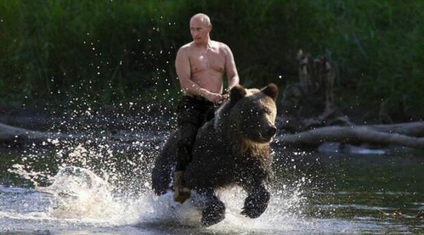 Бомба, водка, Путин: Журналист The Guardian раскритиковал стереотипы западных СМИ о России