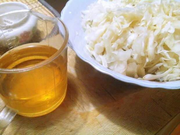 Капуста и яблочный сок.