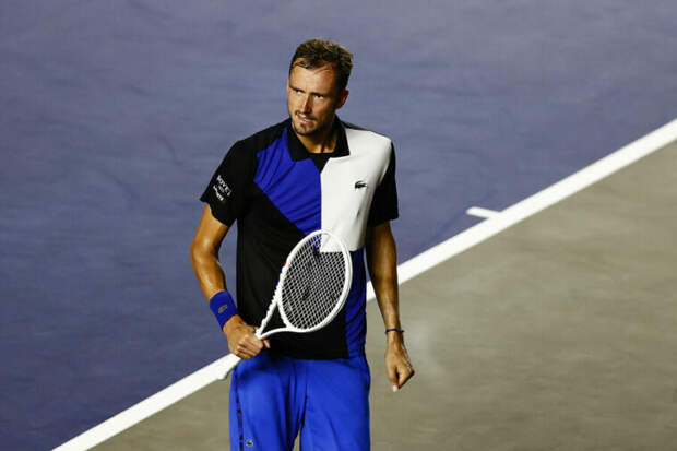 Шаг к защите титула: Медведев разгромил американца Козлова на старте US Open