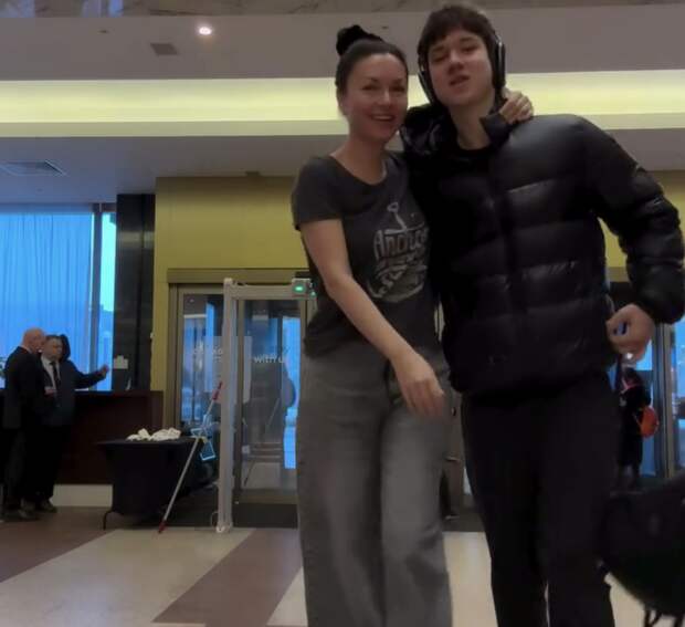 Актриса Юлия Такшина поделилась редкими кадрами с сыном-подростком