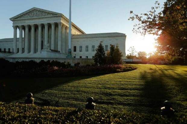 A general view of the U.S. Supreme Court building at sunrise is seen in Washington October 5, 2014.  REUTERS/Jonathan Ernst