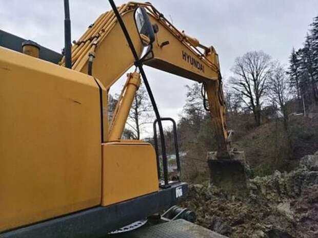 Сочи пополз: на курорте ликвидируют последствия сразу трех крупных обвалов грунта