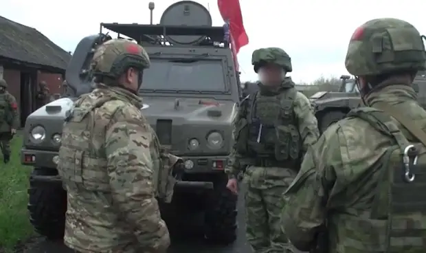 Командующий войсками ЦВО Лапин наградил отличившихся в ходе спецоперации на Украине военных