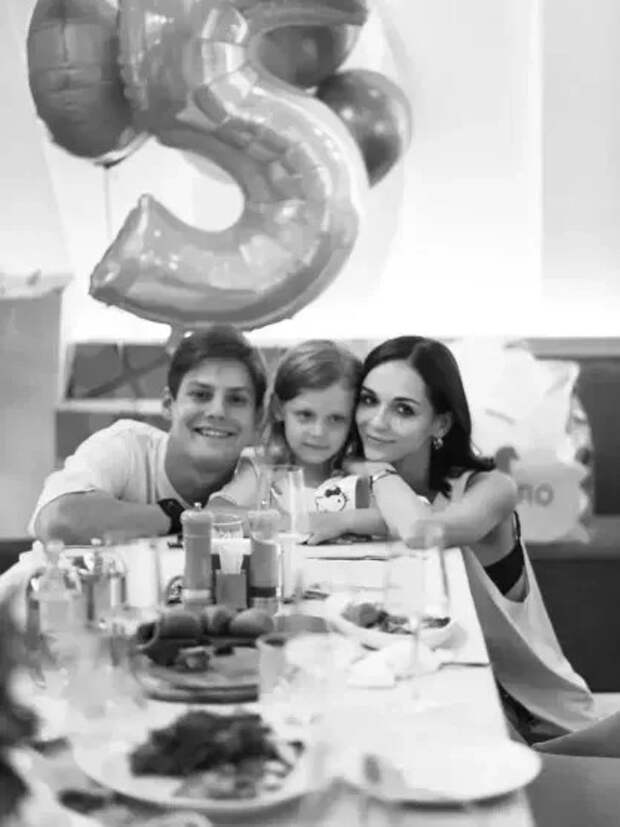 Павел Табаков и Софья Синицына с дочерью