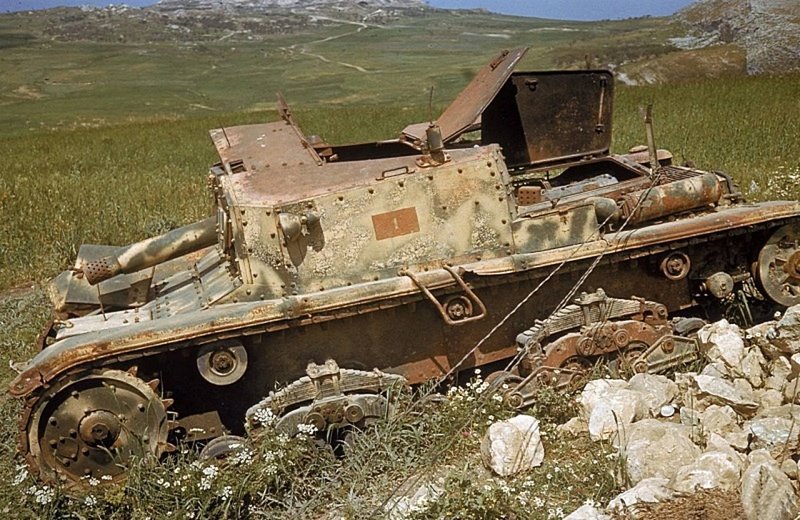Уничтоженная войсками союзников итальянская САУ Semovente da 75/18. САУ подбита во время сражения за Эль-Геттар. Судя по тактическому знаку, машина принадлежала командиру 1-й батареи. Великая Отечественная Война, СССР, военная техника, германия