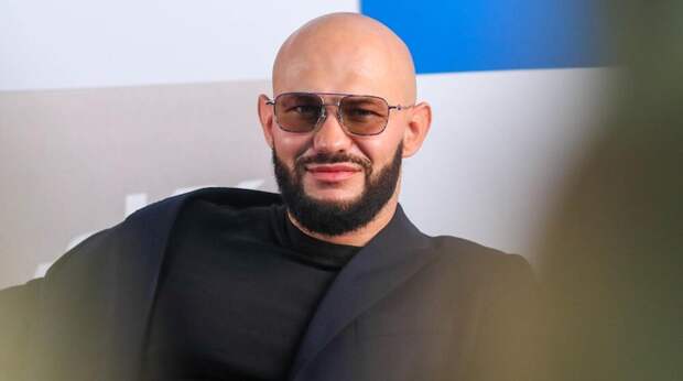 Джиган отреагировал на видео, где Самойлову толкают в плечо: "Показал ей место"