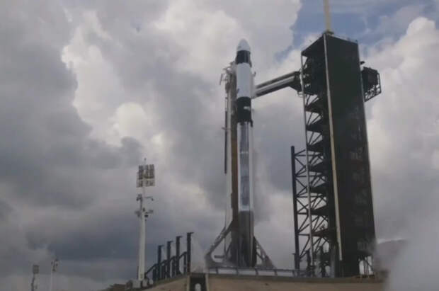 Корабль Crew Dragon приводнился в Тихом океане после миссии Crew-11