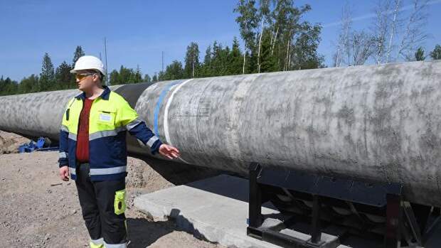 Рабочий на участке строительства газопровода Северный поток-2 в Ленинградской области Рабочий на участке строительства газопровода Северный поток-2 в Ленинградской области